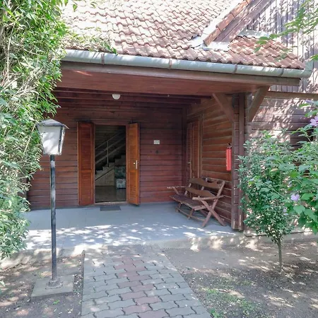 Sipito Pihenopark Hotel *